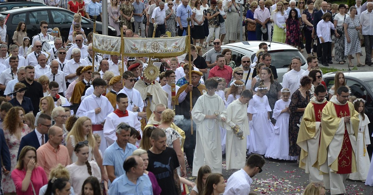 Tarnobrzeg. Procesja Bożego Ciała z Serbinowa do klasztoru oo. Dominikanów