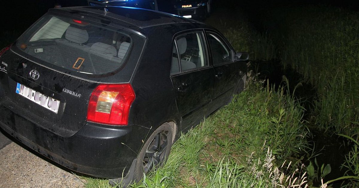 Gmina Grębów. Kierowała autem i piła z pasażerką alkohol. Z tyłu siedział 8-latek...