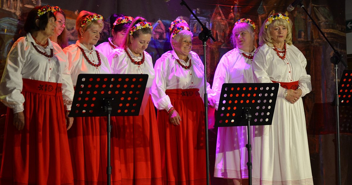 Urodziny Tarnobrzega po lasowiacku. Były śpiewy, opowieści i słodkości [ZDJĘCIA]