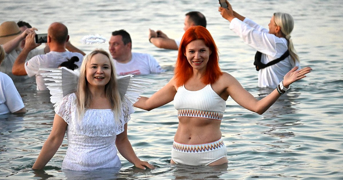 Anielsko i kolorowo nad Jeziorem Tarnobrzeskim. O wschodzie słońca odbyła się kolejna edycja Jeziora Aniołów [ZDJĘCIA]