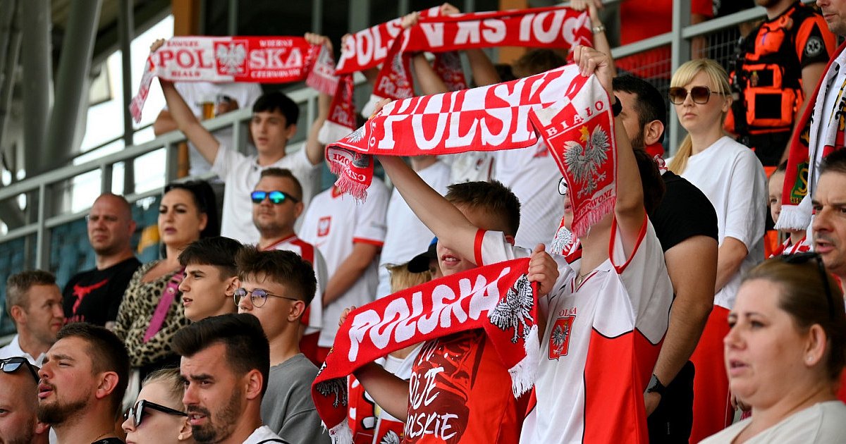 Gorycz porażki w Strefie Kibica w Tarnobrzegu po meczu Polska - Austria [FOTO]