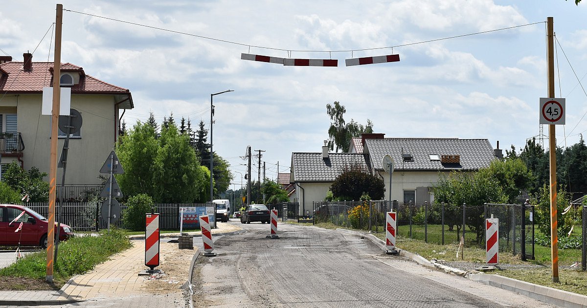 Frezowanie i utrudnienia na ulicy Milberta w Sandomierzu. Kiedy koniec remontu? [FOTO]