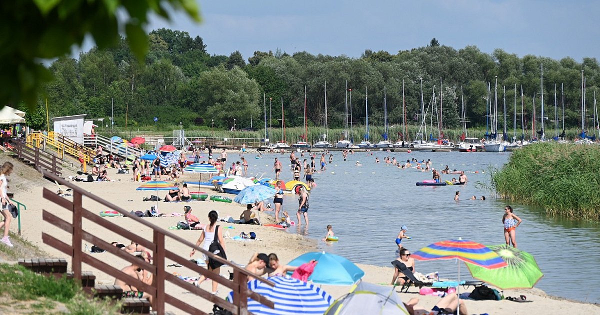 Upalny piątek na plaży nad Jeziorem Tarnobrzeskim. W końcu mamy prawdziwe lato! [ZDJĘCIA]