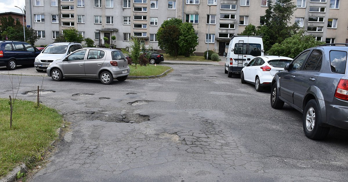 Przebudowa parkingów przy sandomierskim szpitalu z opóźnieniem