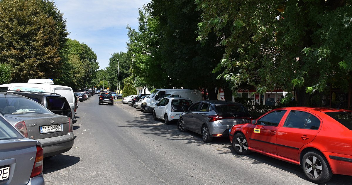 Trasa rowerowa kosztem parkingów. Mieszkańcy ul. Słowackiego w Sandomierzu są oburzeni. Piszą do władz miasta