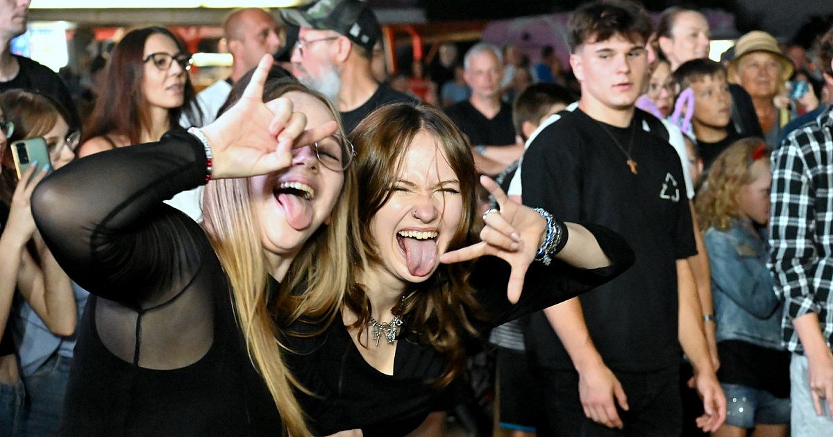 Świetny koncert Armii pierwszego dnia Dni Tarnobrzega 2024. Działo się i na scenie i przed nią [ZDJĘCIA]