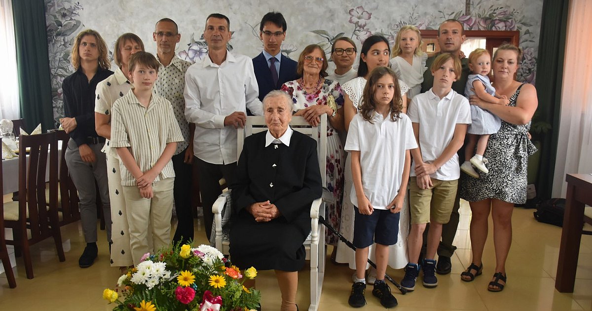Eleonora Duma z gm. Gorzyce obchodzi 100. urodziny. Były torty, kwiaty i życznia [ZDJĘCIA] [WIDEO]