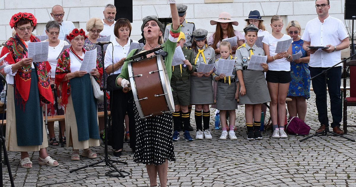 Śpiewem uczcili bohaterów. "Wolne Śpiewanie" na dziedzińcu zamkowym w Sandomierzu [ZDJĘCIA]