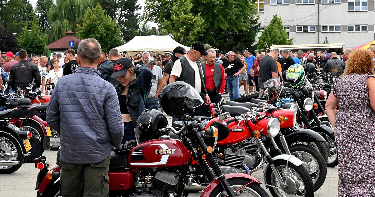 Do Grębowa zjechały stare motocykle. Nie brakło motoryzacyjnych perełek, były też inne atrakcje [ZDJĘCIA]