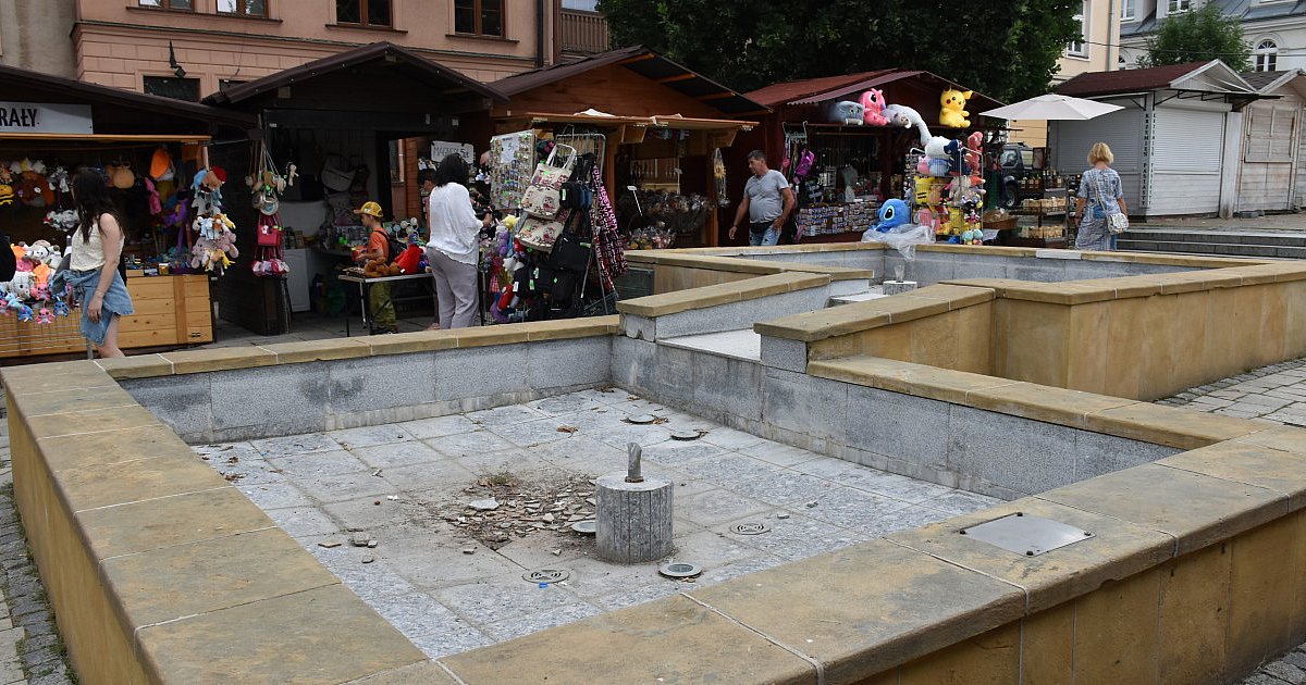 Koszmarek z Małego Rynku. Kiedy przebudowana zostanie sandomierska fontanna?