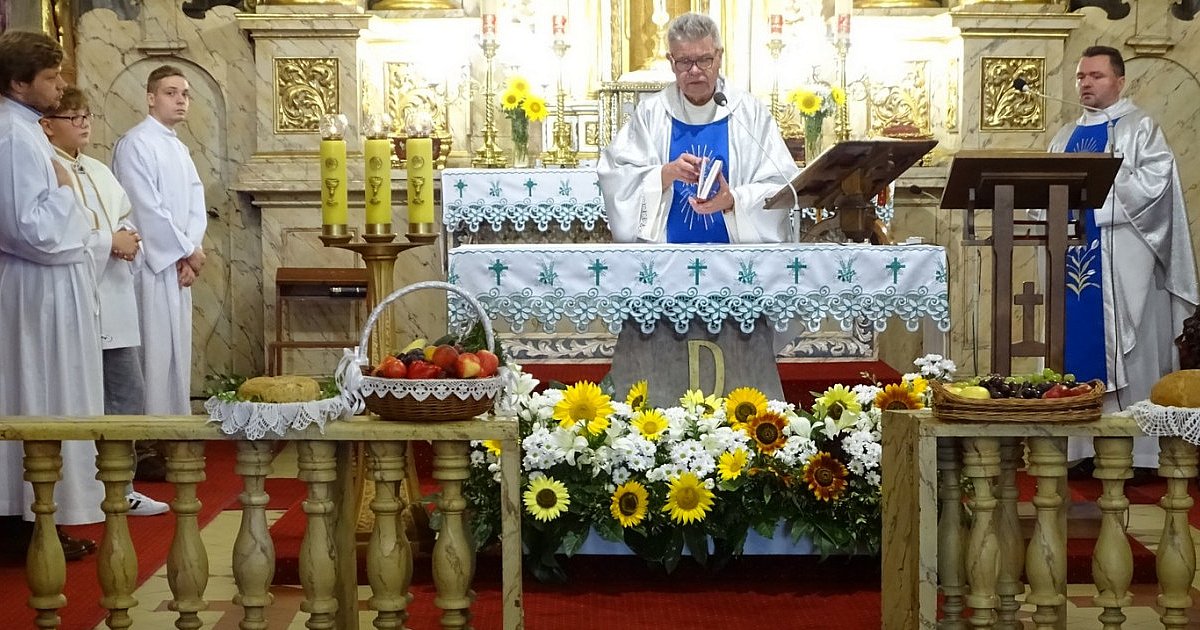 Dożynki w tarnobrzeskich Ocicach i Miechocinie. Było poświęcenie wieńców i dożynkowy festyn [ZDJĘCIA]
