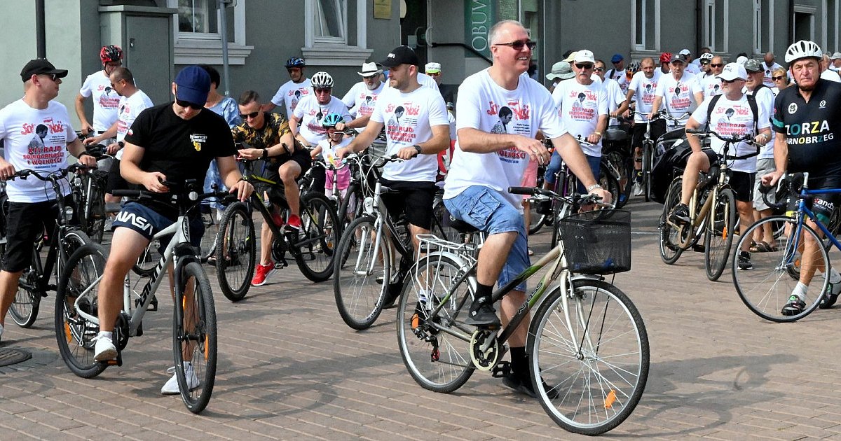 Ulicami Tarnobrzega przejechał Rajd Wolności i Solidarności. W ten sposób upamiętniono rocznicę Sierpnia 1980 [ZDJĘCIA]