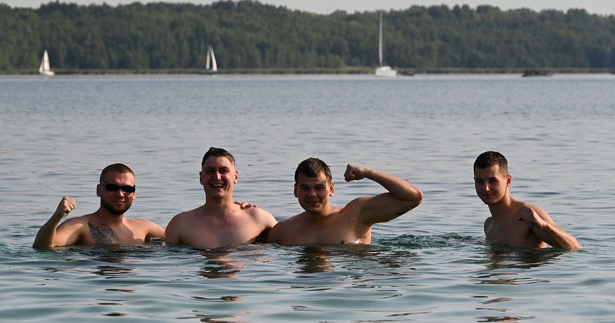 Chłodny poranek nie odstraszył plażowiczów. Pierwsze niedziela września nad jeziorem [ZDJĘCIA]