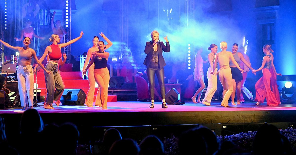 Koncert "Kobieta" przez Zamkiem Tarnowskich w Tarnobrzegu oczarował widownię [ZDJĘCIA]