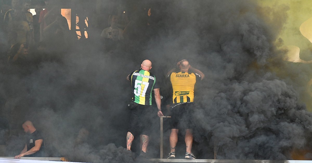 Ponad trzy tysiące kibiców na meczu Siarki z Sandecją. Zobaczcie ZDJĘCIA!