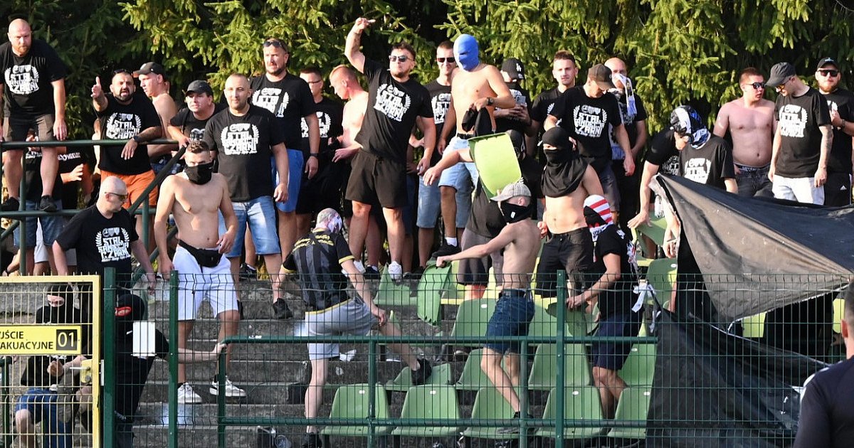 Sandecja wydała oświadczenie po meczu z Siarką. Ani słowa o zapłacie za szkody wyrządzone przez kibiców gości
