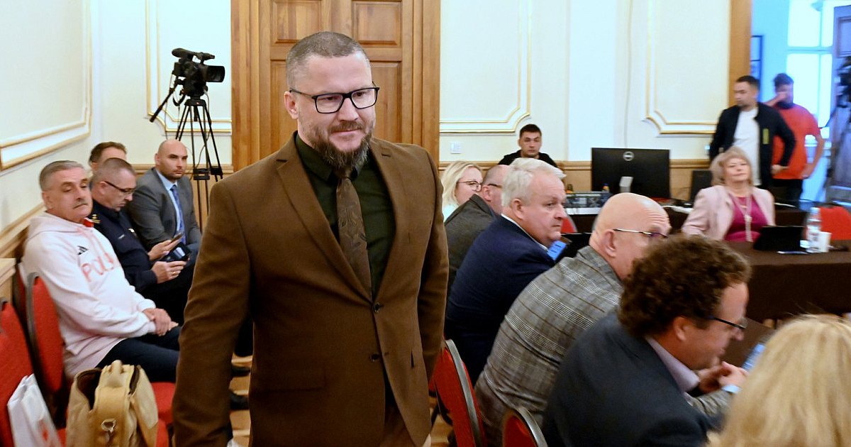 Radny Adam Rębisz złożył ślubowanie. W tarnobrzeskiej Radzie Miasta zastąpił radnego Dariusza Bożka, który zrezygnował z mandatu