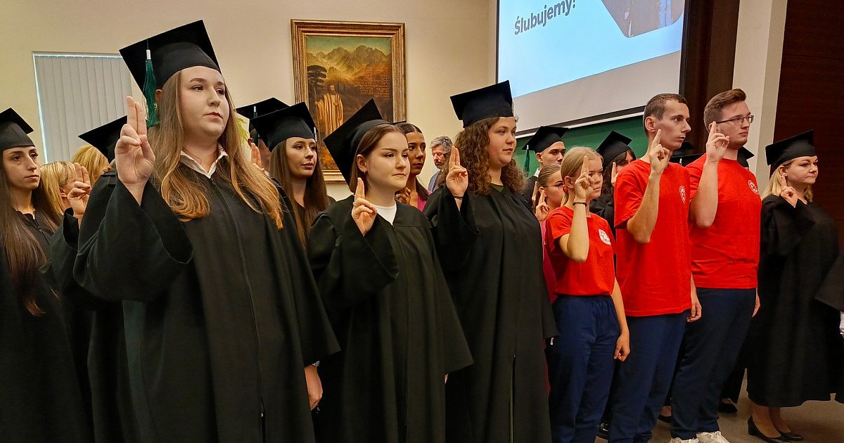 Studenci PANS w Tarnobrzegu rozpoczęli nowy rok akademicki. Były nagrody rektora [ZDJĘCIA]