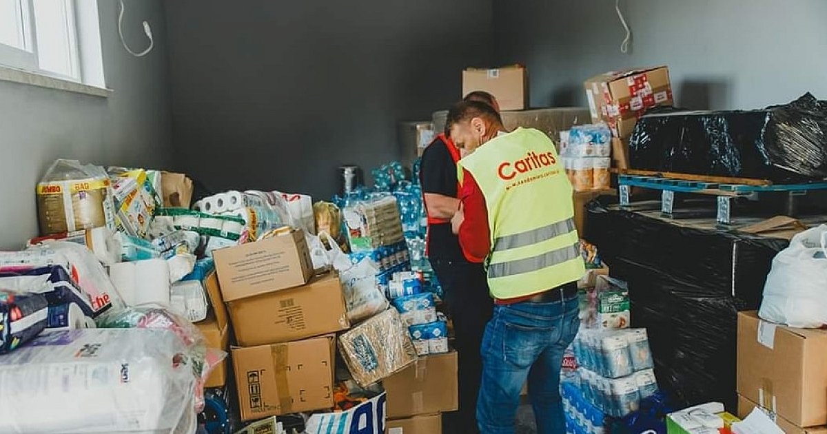 Prawie 1,3 mln zł dla powodzian od mieszkańców diecezji sandomierskiej. Pomoc rzeczowa trafiła już do poszkodowanych