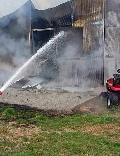 Groźny pożar w powiecie staszowskim. Z ogniem walczy sześć zastępów straży [FOTO]-216030