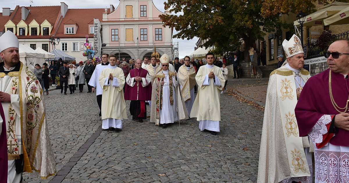 Odpust bł. Wincentego Kadłubka w Sandomierzu.  Rozpoczęła go procesja z relikwiami [ZDJĘCIA - cz. I]