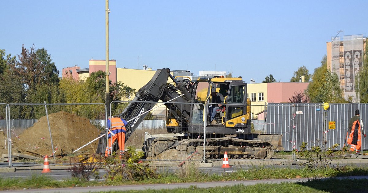 Ruszyła budowa Pasażu Dominikańskiego przy ul. Sikorskiego w Tarnobrzegu. Na miejscu rozpoczęto wykopy [ZDJĘCIA]