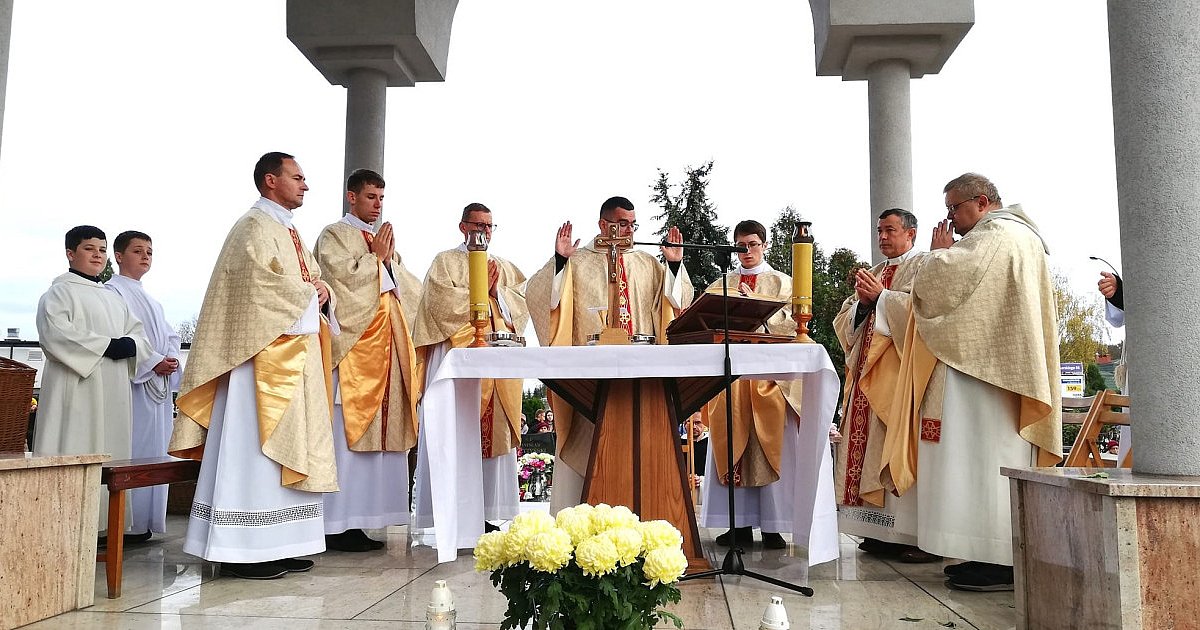 Sprawdź porządek mszy świętych na cmentarzach w Tarnobrzegu na Wszystkich Świętych