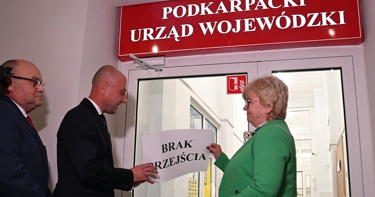 Drzwi między tarnobrzeskim starostwem a urzędem wojewódzkim ponownie otwarte. Z udziałem wojewody! [ZDJĘCIA]