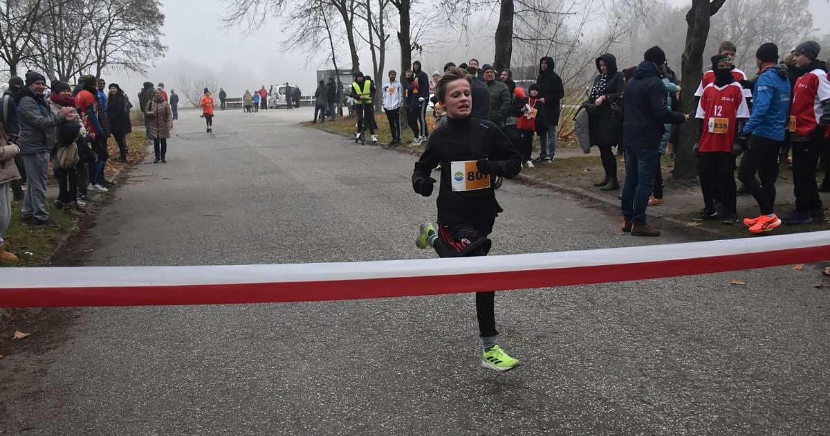 W Nowej Dębie uczczono narodowe święto na sportowo [ZDJĘCIA]