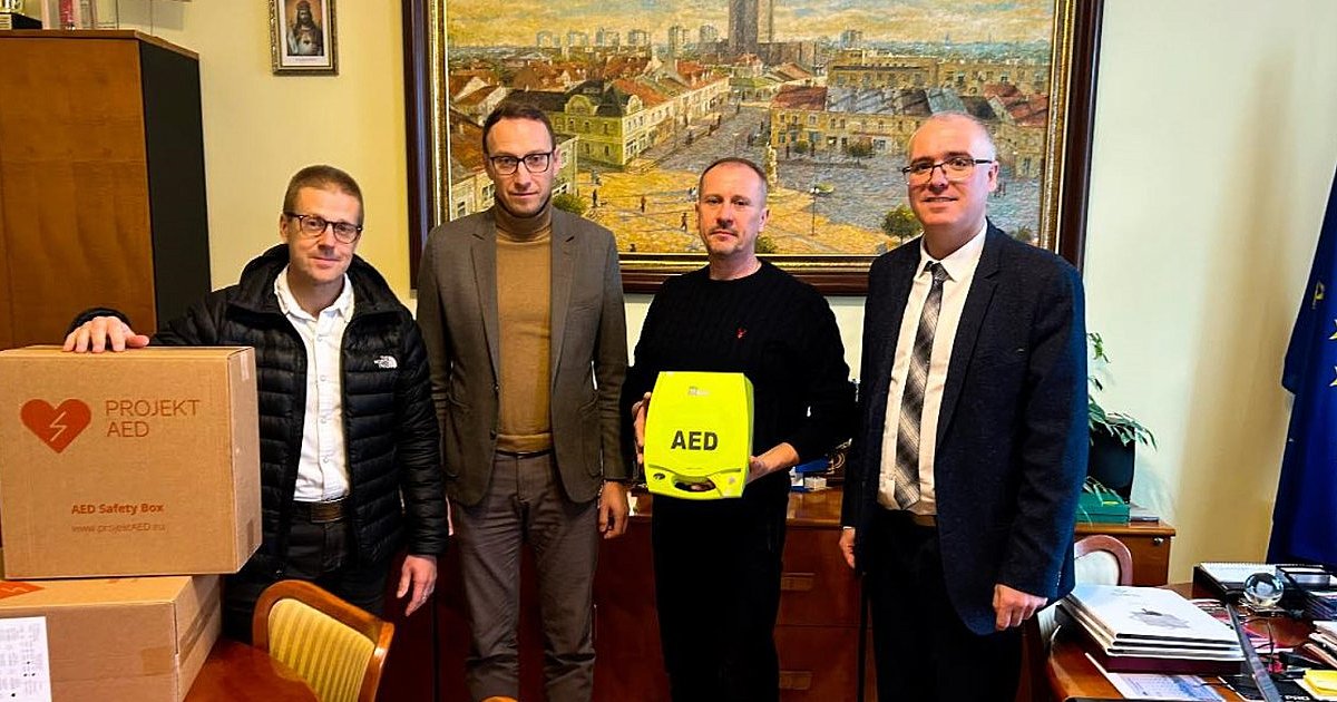 WORD Tarnobrzeg przekazał dwa defibrylatory do placówek