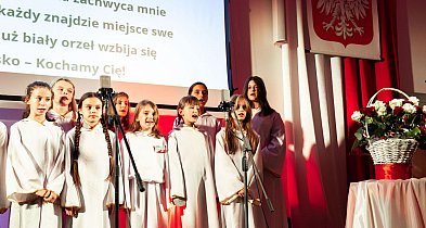 Wyjątkowy koncert. W Sichowie śpiewali patriotyczne pieśni [ZDJĘCIA]-217190