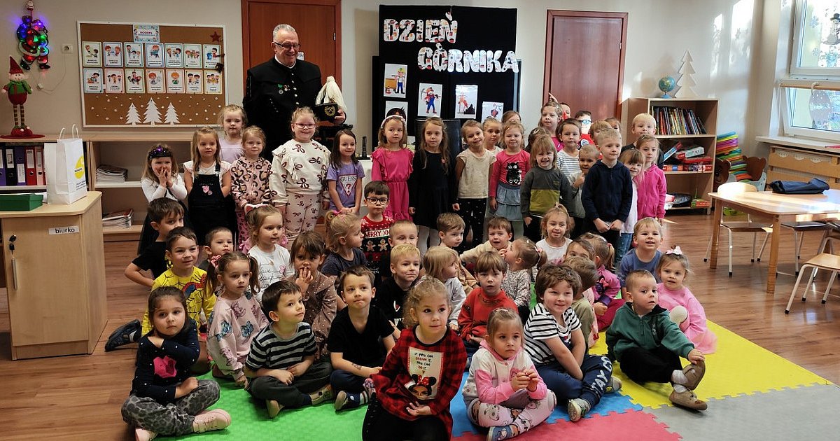 Górnicy z wizytą w przedszkolach z okazji Barbórki [ZDJĘCIA]