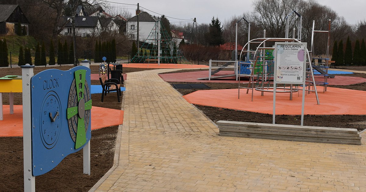 Zabawa i integracja. To pierwsze takie miejsce w Sandomierzu. Jak wygląda plac zabaw przy ulicy  Gołębickiej? [ZDJĘCIA]