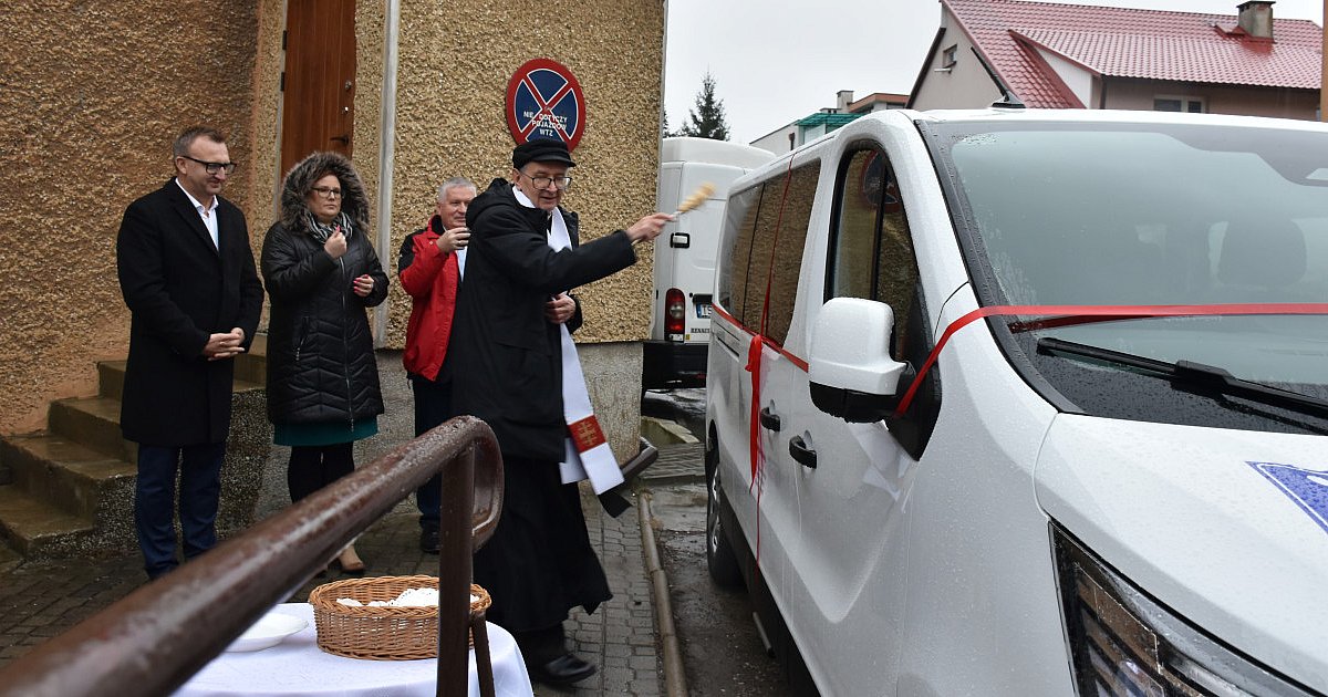 Warsztaty Terapii Zajęciowej "Integracja" w Sandomierzu mają nowy samochód [ZDJĘCIA]