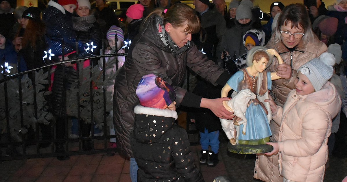 Otwarcie bożonarodzeniowej szopki w Sandomierzu. W urządzaniu jej pomagali najmłodsi