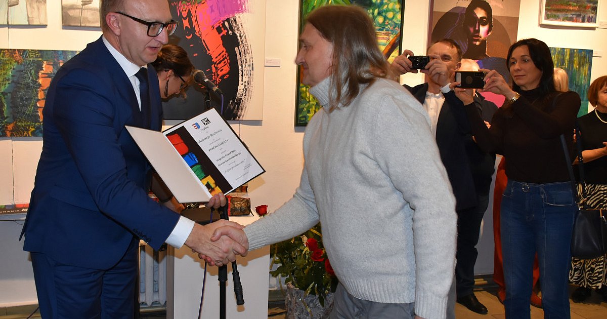 Artyści porównani już po raz 33. Wernisaż wystawy pokonkursowej i wręczenie nagród w BWA w Sandomierzu [ZDJĘCIA]