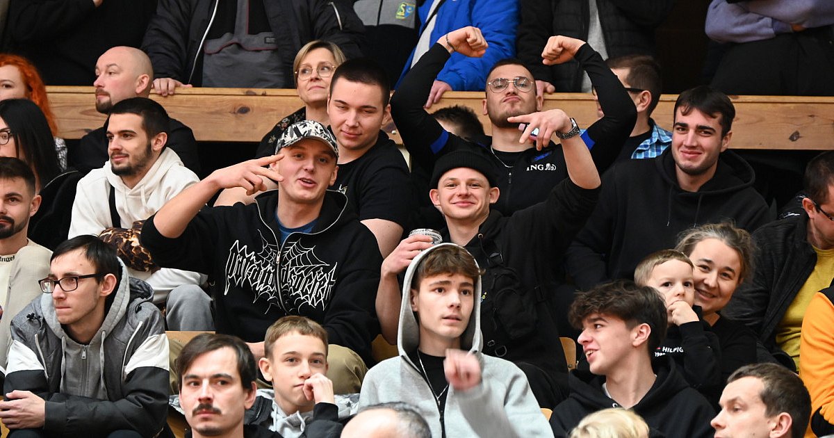 Hala pękała w szwach! Zobacz zdjęcia kibiców z meczu Siarka - Resovia II [FOTO]