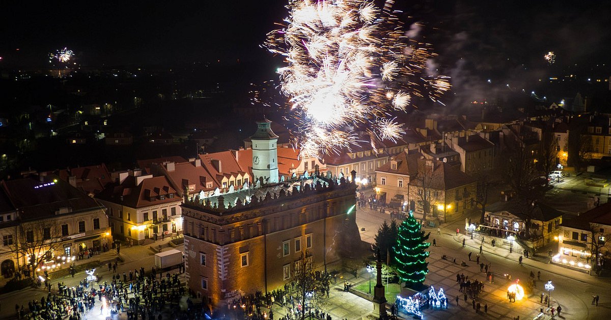 Tak Sandomierz powitał 2025 rok. Sylwester pod gwiazdami w Królewskim Mieście [ZDJĘCIA]