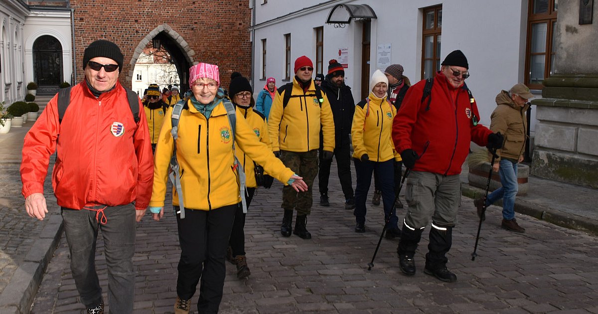 Powitali 2025 rok aktywnie i w pięknym miejscu. W Sandomierzu odbył się Noworoczny Złaz po Górach Pieprzowych  [ZDJĘCIA]