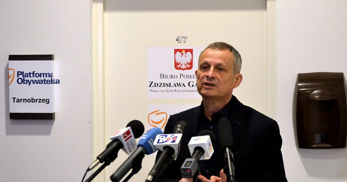 Poseł Zdzisław Gawlik organizuje w Tarnobrzegu bezpłatne porady prawne. Na konferencji była też mowa o TBS-ach