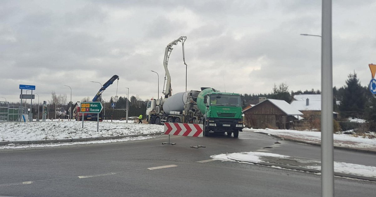 Są utrudnienia przy wjeździe na obwodnicę Tarnobrzega [ZDJĘCIA]