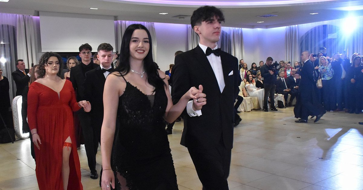 Studniówka Zespołu Szkół im. ks. Stanisława Staszica w Tarnobrzegu [ZDJĘCIA]