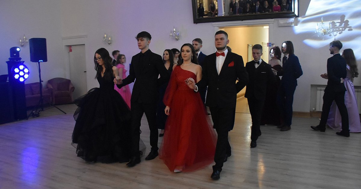 Studniówka Zespołu Szkół nr 2 w Nowej Dębie [ZDJĘCIA]