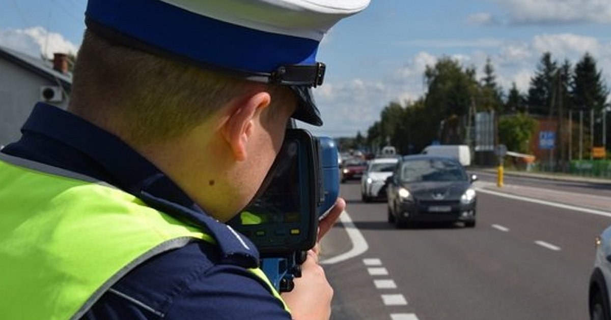 Przekroczył prędkość w obszarze zabudowanym w Zabrniu. Stracił prawo jazdy i otrzymał wysoki mandat