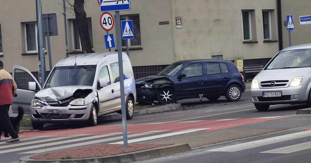 Wypadek w Stalowej Woli. Dwie osoby w szpitalu, w tym dziecko [ZDJĘCIA]