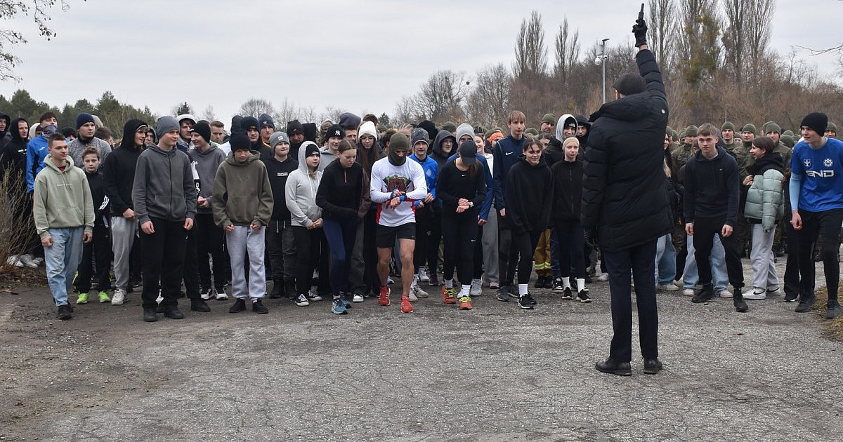 Bieg Tropem Wilczym w Nowej Dębie. Pobiegli uczniowie i żołnierze [ZDJĘCIA]