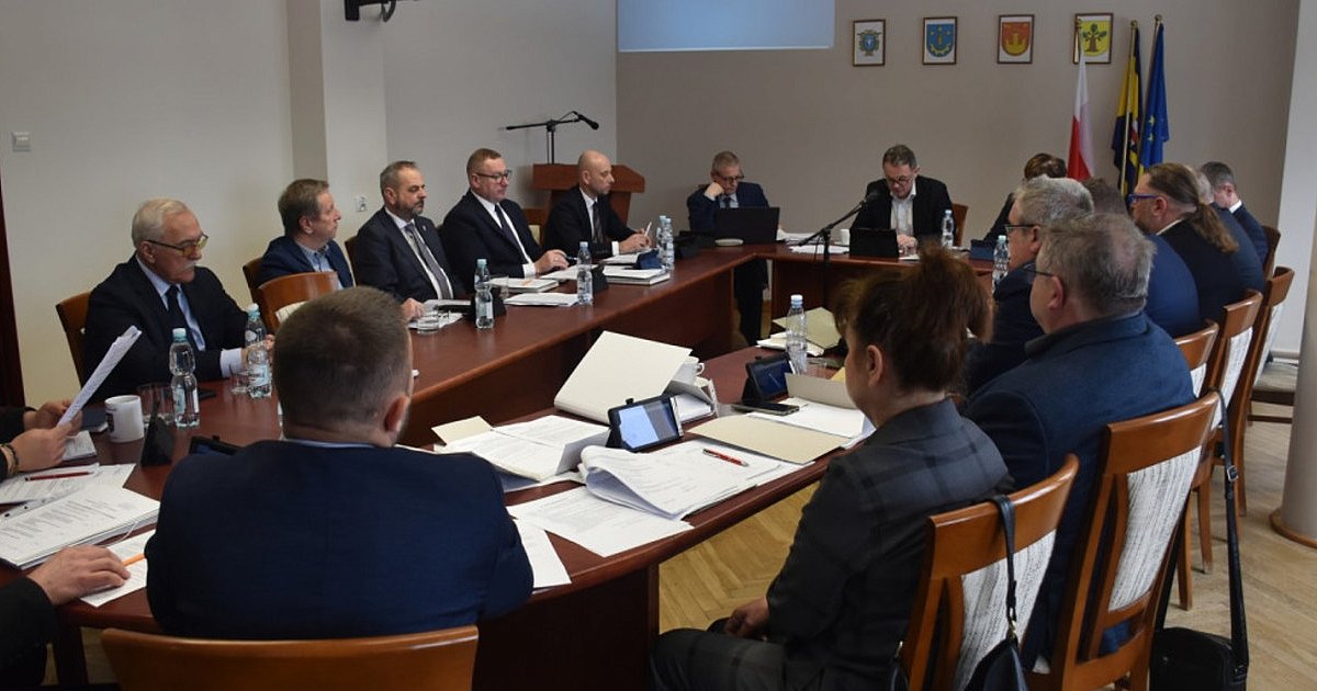 W Gorzycach ma powstać lodowisko za 5 mln zł. Rada Powiatu Tarnobrzeskiego przeznaczyła pieniądze na projekt