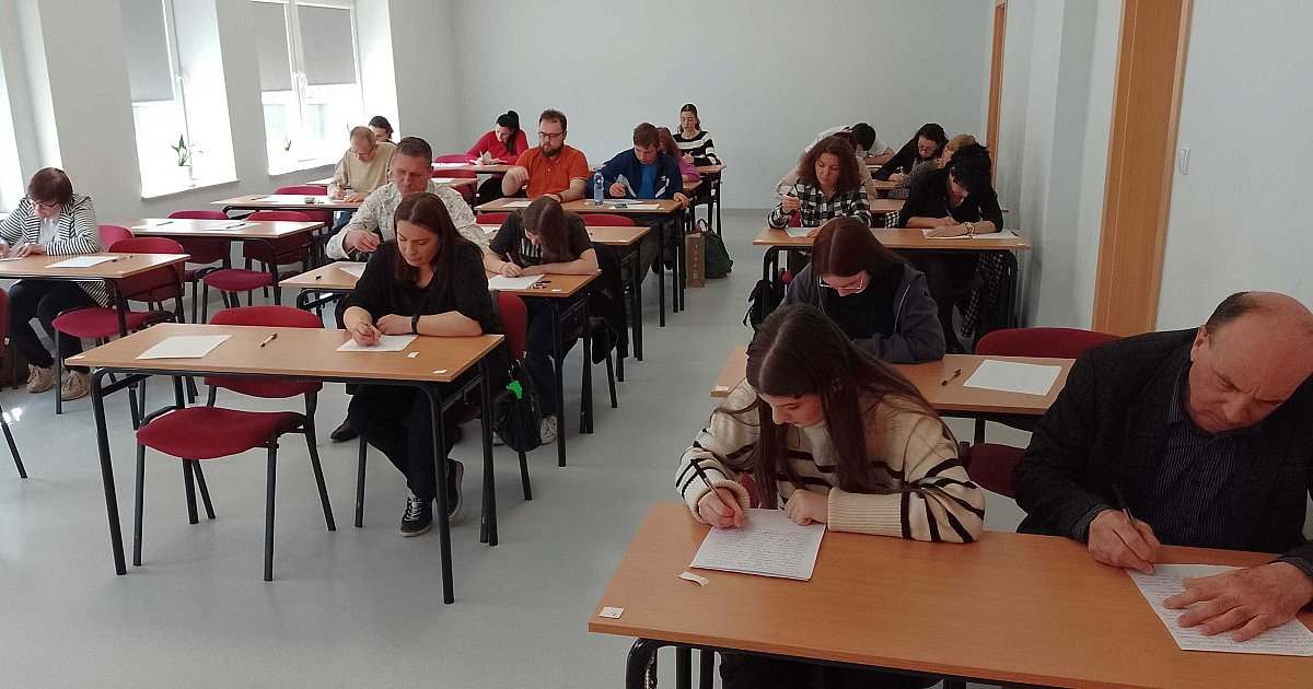 V Sandomierskie Dyktando "z jajem". O tytuł Mistrza Ortografii walczyły osoby z różnych stron Polski  [ZDJĘCIA]