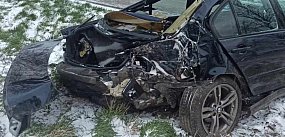 BMW wpadło do rowu. Troje młodych ludzi w szpitalu FOTO