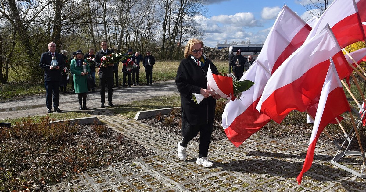 Tarnobrzeg uczcił ofiary Katastrofy Smoleńskiej oraz Zbrodni Katyńskiej [ZDJĘCIA]